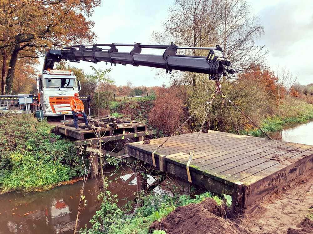 wij halen hardhout op
